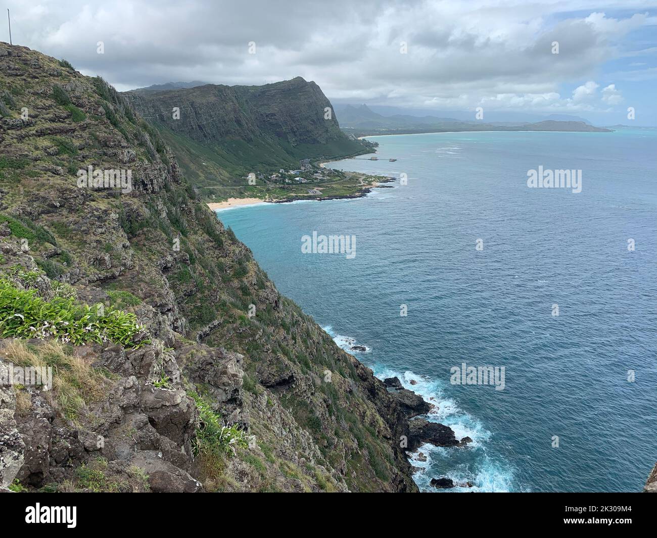 A scenic landscape of the ocean coastline at Makapuu Point in Oahu ...