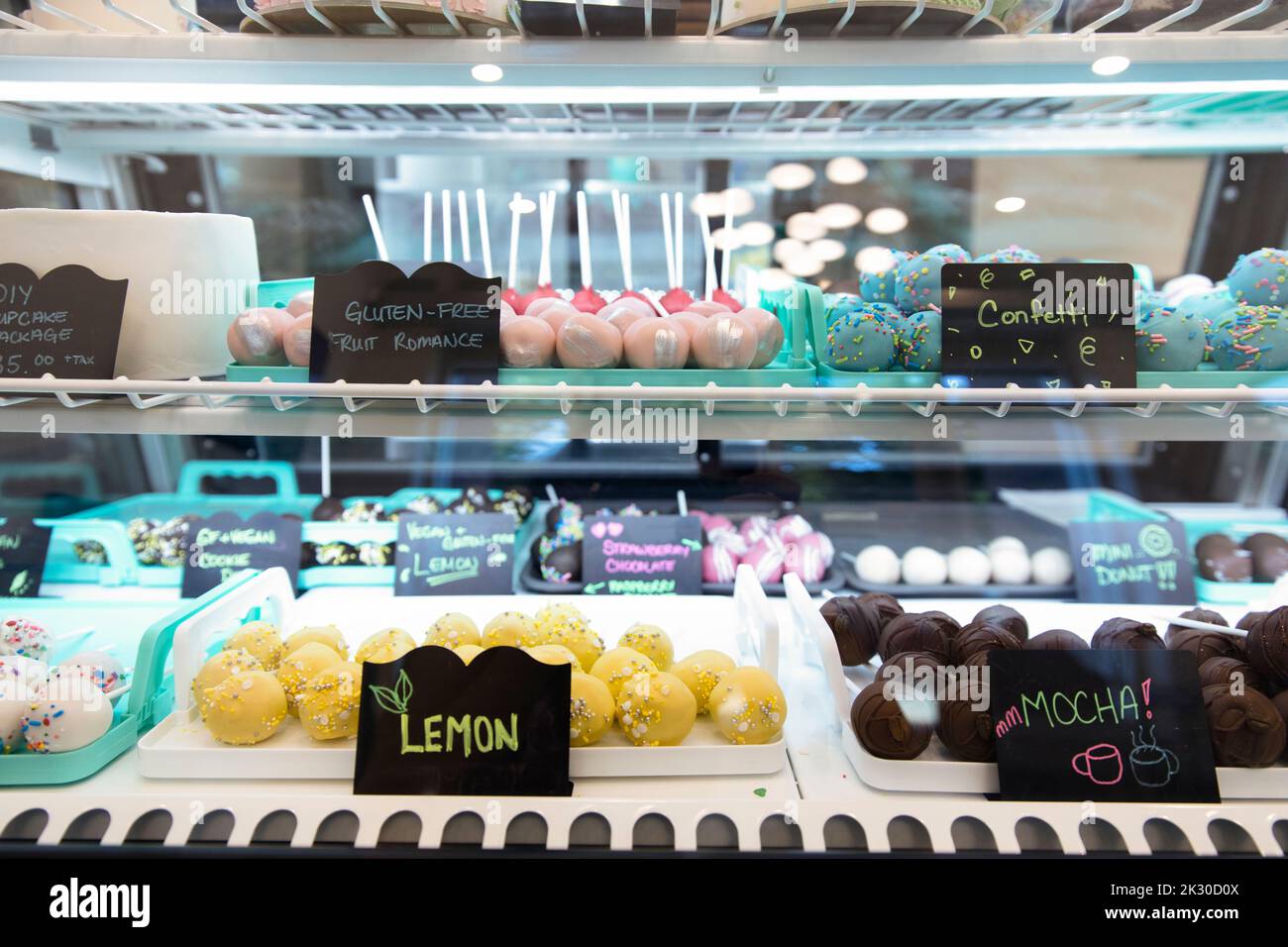 Display cake hi-res stock photography and images - Alamy