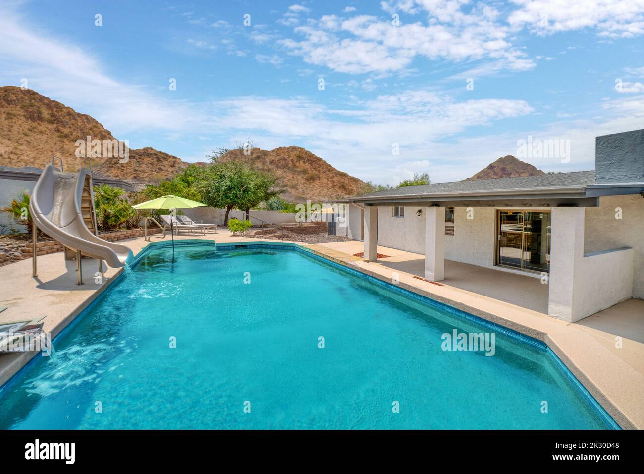 Luxury swimming pool fire pit outside hi-res stock photography and ...