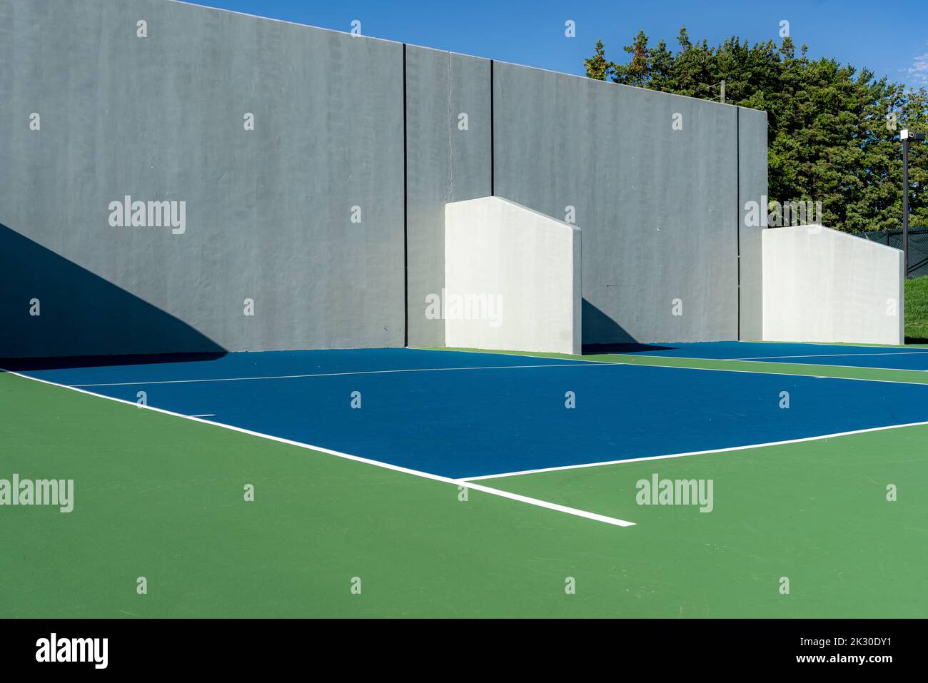 Example Of An Outside American Handball Courts With Concrete Wall Located At A Park Or School 2K30DY1 