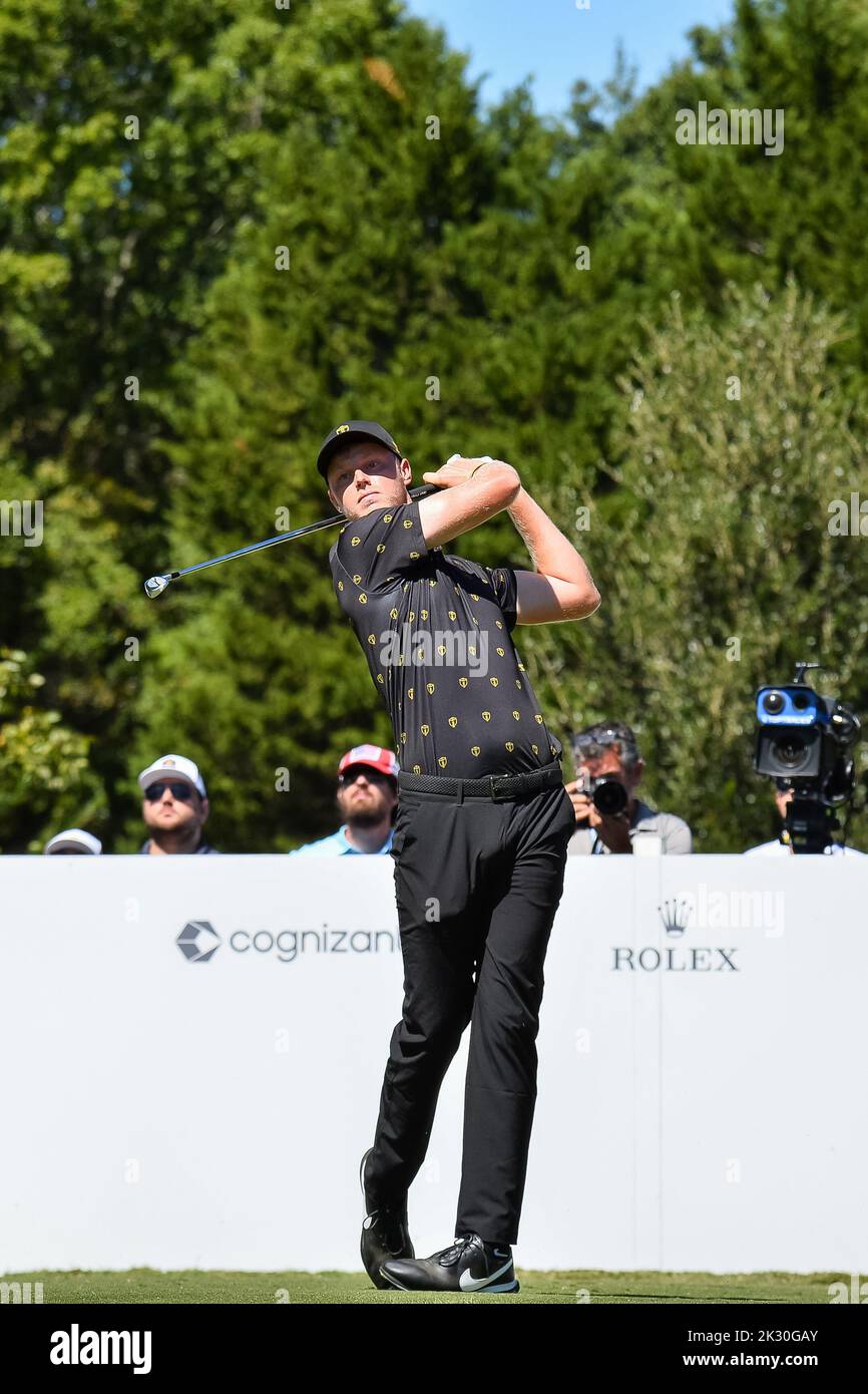 Charlotte, NC, USA. 23rd Sep, 2022. Cam Davis hits his tee shot on the fourth hole during the Presidents Cup at Quail Hollow Club in Charlotte, NC. Brian Bishop/CSM/Alamy Live News Stock Photo