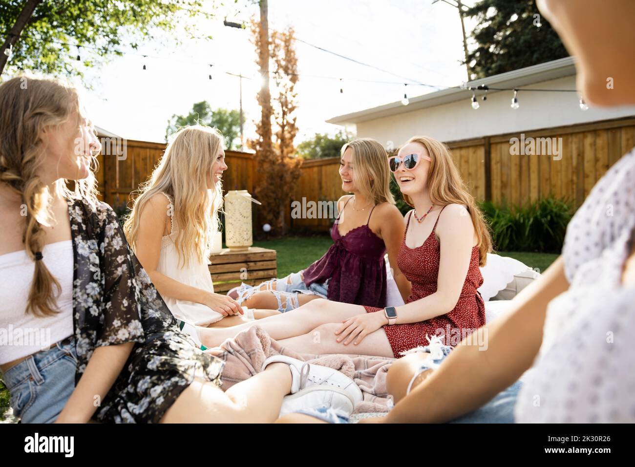 Teen girl in white tank hi-res stock photography and images - Alamy
