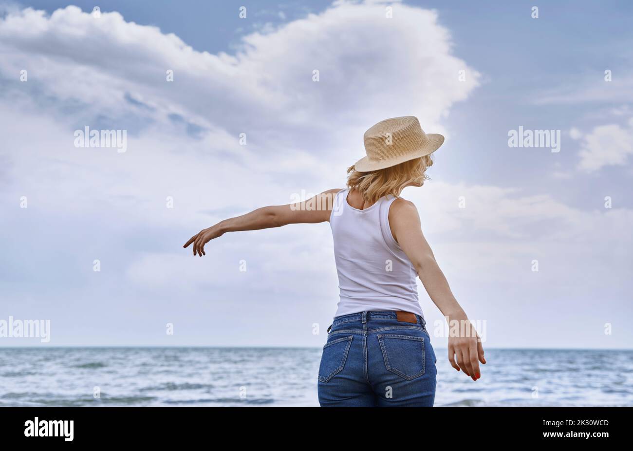 Woman wearing jeans beach hi-res stock photography and images - Alamy