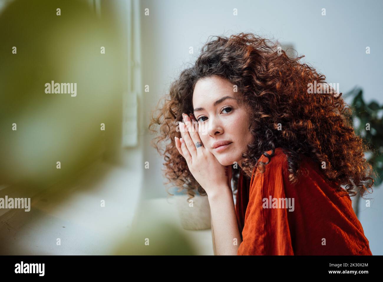 Side view woman curly hi-res stock photography and images - Alamy