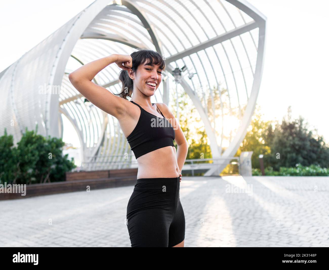 Muscular woman flexing hi-res stock photography and images - Alamy