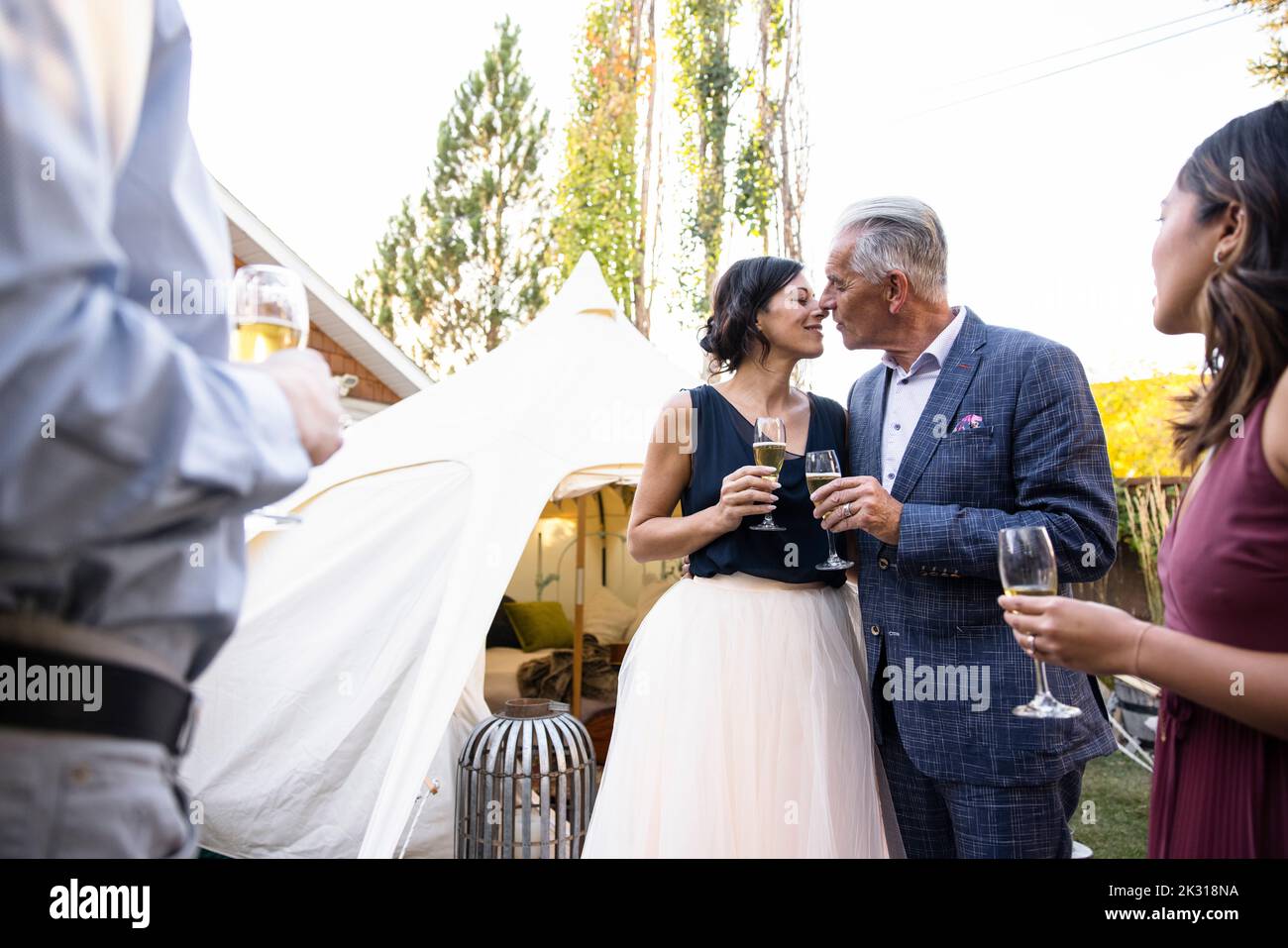Wedding garden reception hi-res stock photography and images - Alamy