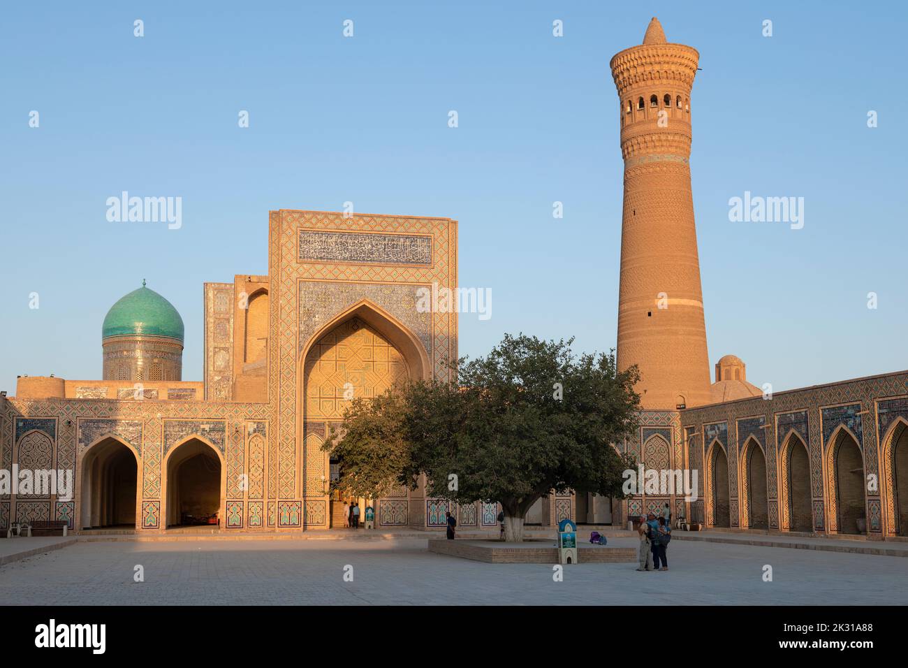 BUKHARA, UZBEKISTAN - SEPTEMBER 08, 2022: Sunny evening on the territory of the ancient Po-i-Kalyan madrasah Stock Photo