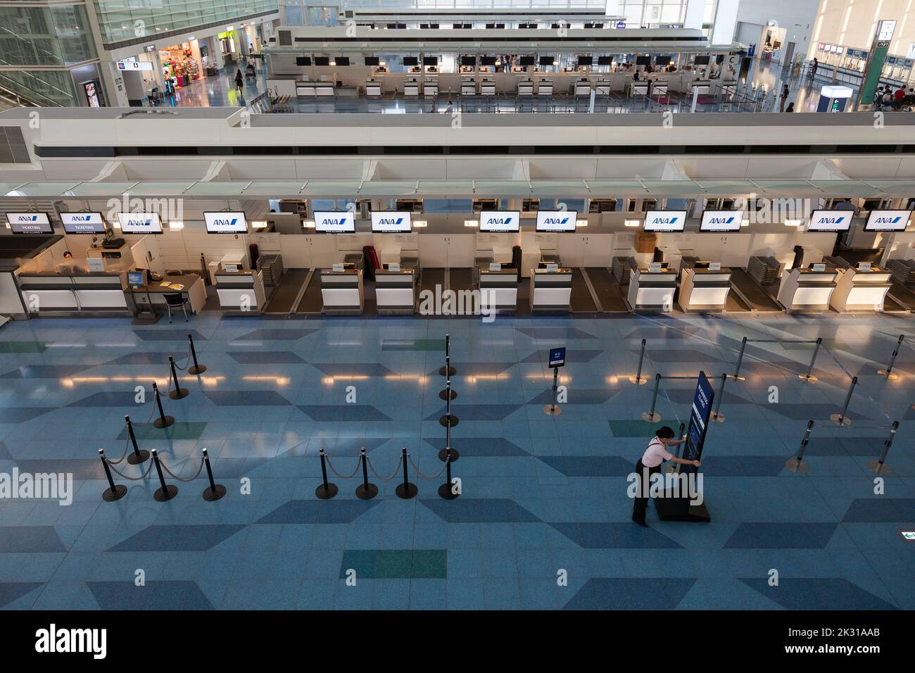 Tokyo airport check in desks hires stock photography and images Alamy