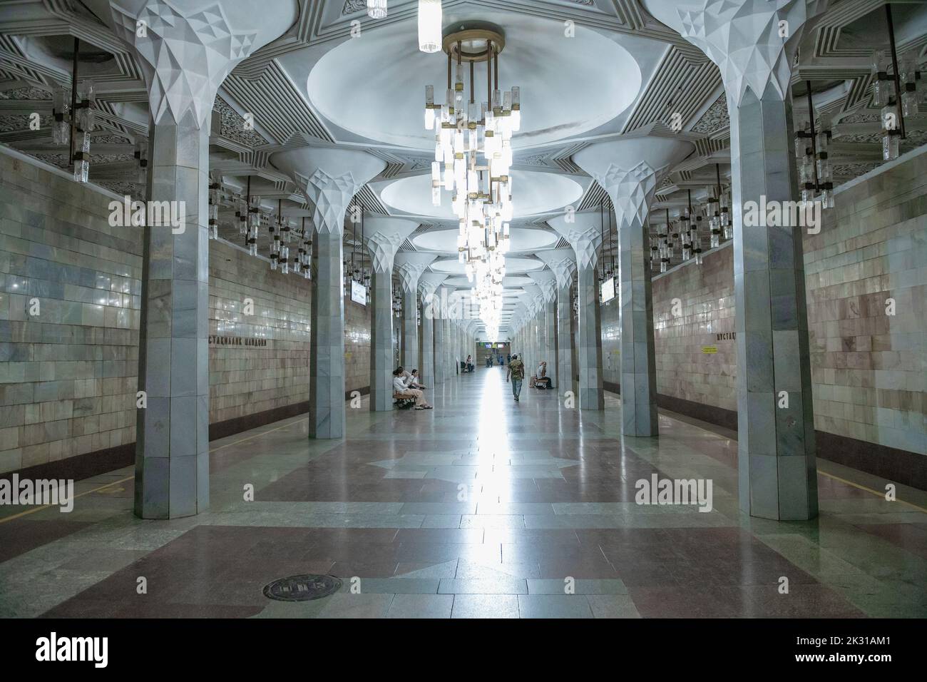 TASHKENT, UZBEKISTAN - SEPTEMBER 16, 2022: Interior of 'Mustaqillik maydoni' (Independence Square) metro station Stock Photo