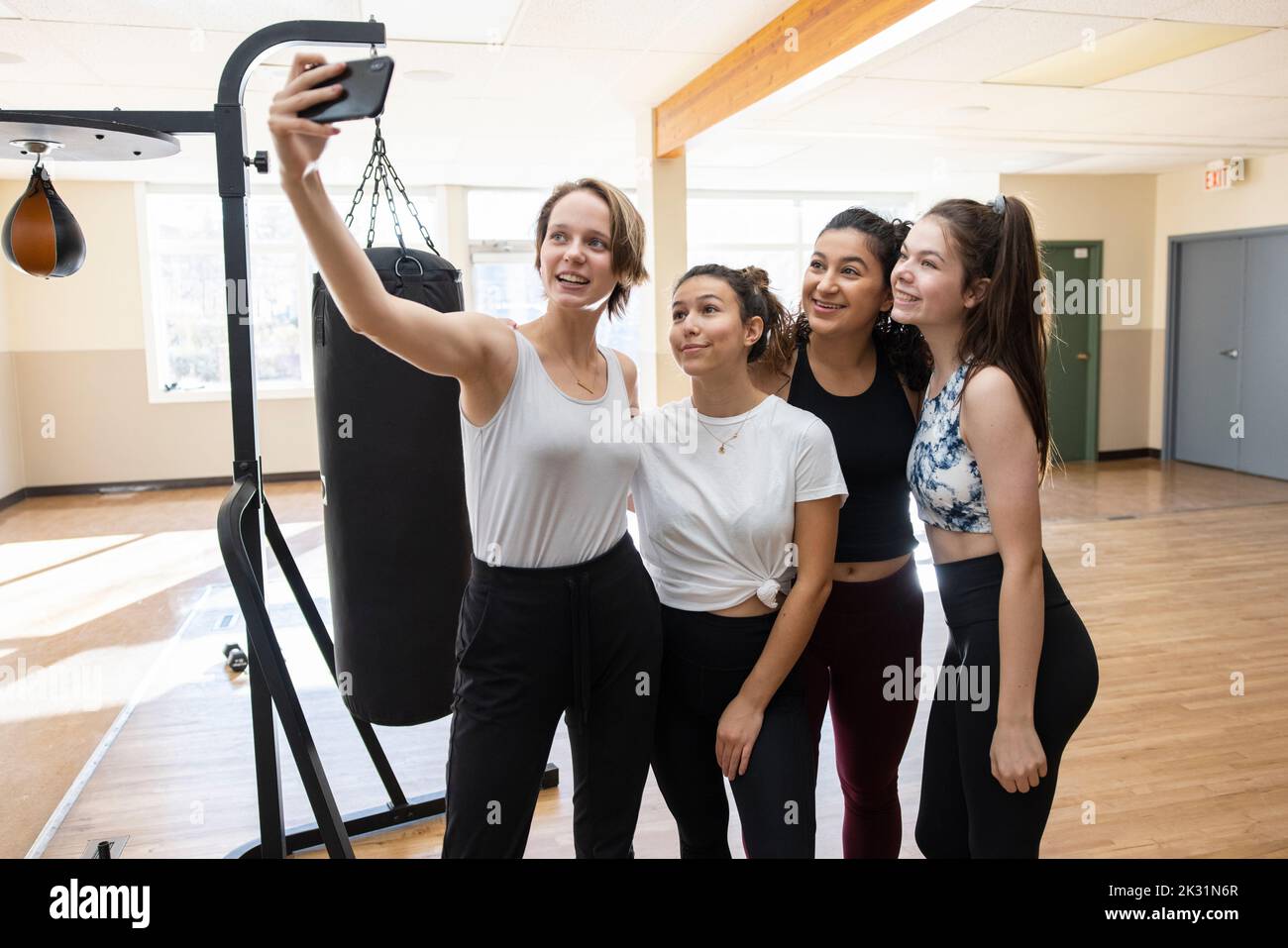 Girl taking 'selfie' in the gym hi-res stock photography and images - Alamy