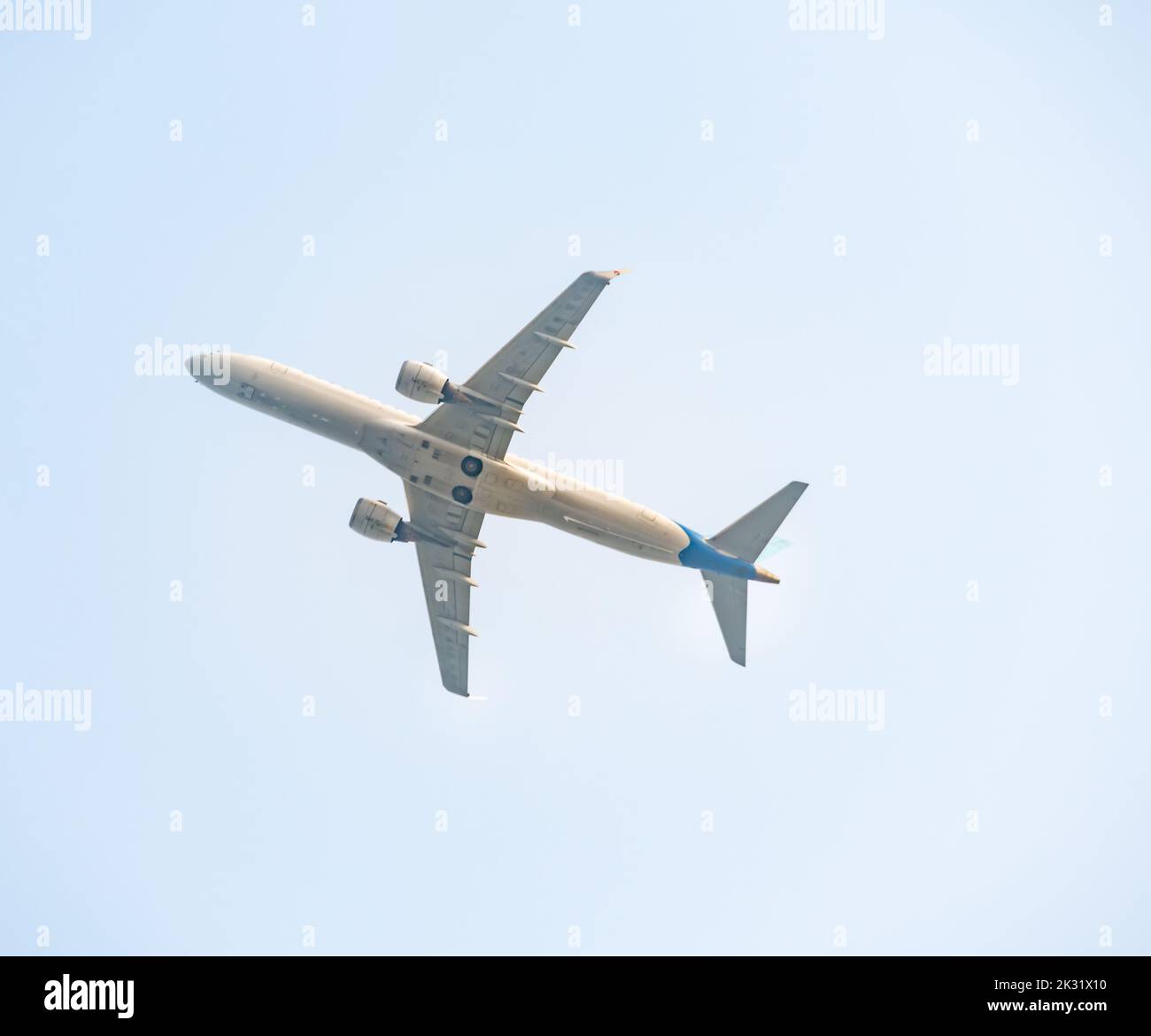 An airplane that flies in the sky Stock Photo - Alamy