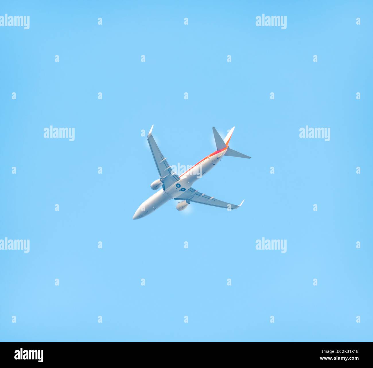 An airplane that flies in the sky Stock Photo - Alamy