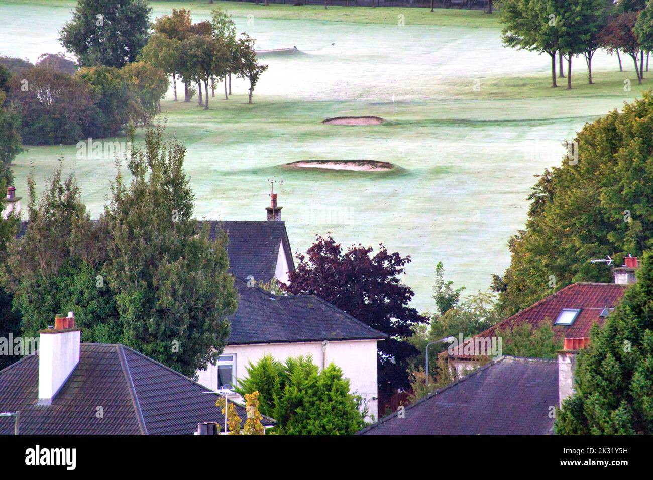 Glasgow, Scotland, UK 24th September,  2022. UK Weather: First frost of the autumn saw the greens of knightswood golf course turn white as summer becomes a memory. Credit Gerard Ferry/Alamy Live News Stock Photo