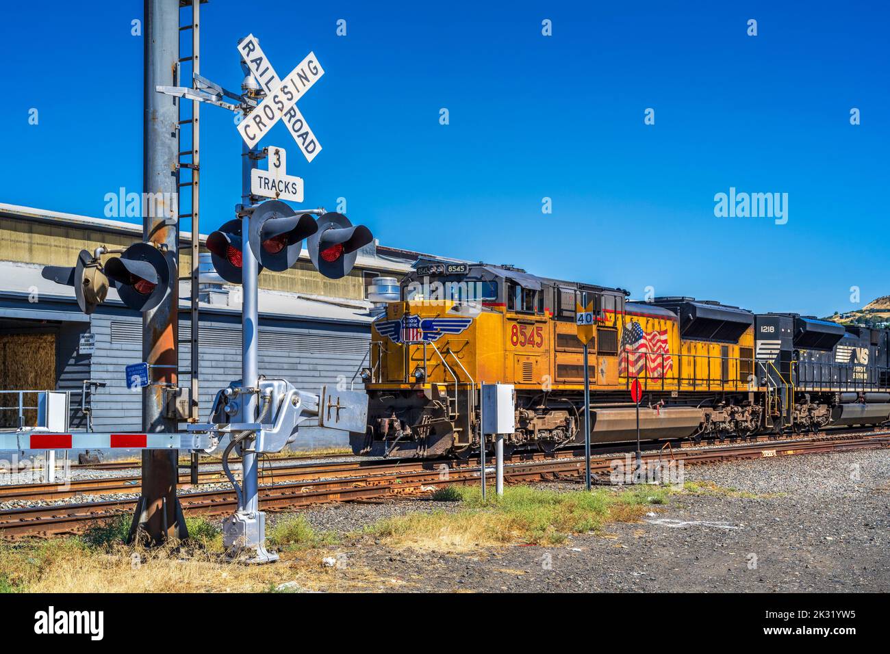 Diesel freight locomotive along the Union Pacific Railroad, The Dalles, Oregon, USA Stock Photo