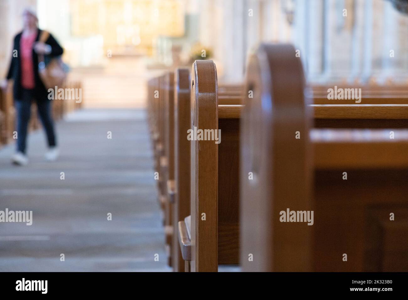 22 September 2022, Lower Saxony, Osnabrück: View of a bench in the Osnabrück Cathedral. Photo: Friso Gentsch/dpa Stock Photo