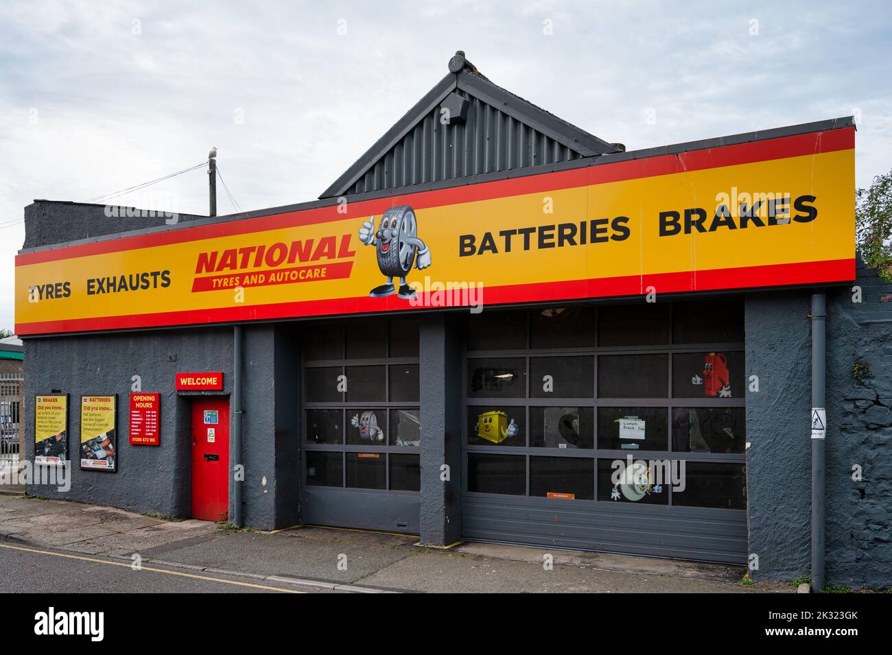 National tyres and autocare sign hires stock photography and images