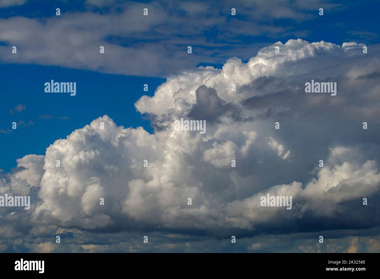 Clouds with colour hi-res stock photography and images - Alamy