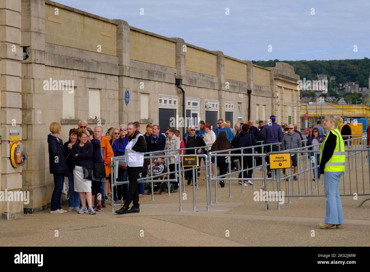 Weston-super-Mare, UK. 24th Sep, 2022. Queing for entry. Government funded artwork See Monster opens after months of delays. A July opening was originally planned. See Monster is an art installation made from a retired oil rig re-assembled on the beach at Weston. The artwork is part of Unboxed a UK Government funded showcase of British creativity once thought to be the festival of Brexit. Credit: JMF News/ Alamy Live News Stock Photo