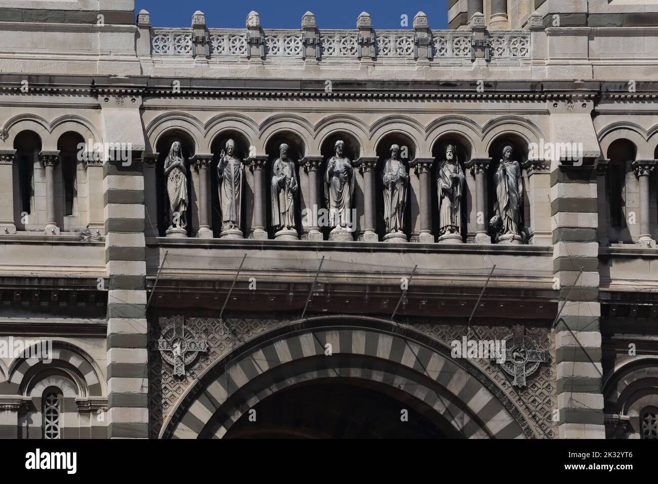 Cathedrale Sainte-Marie-Majeure (Cathedral of Saint Mary Major) Seven Statues Above Archway Represent Jesus Christ Surrounded by Apostles Peter, Paul Stock Photo