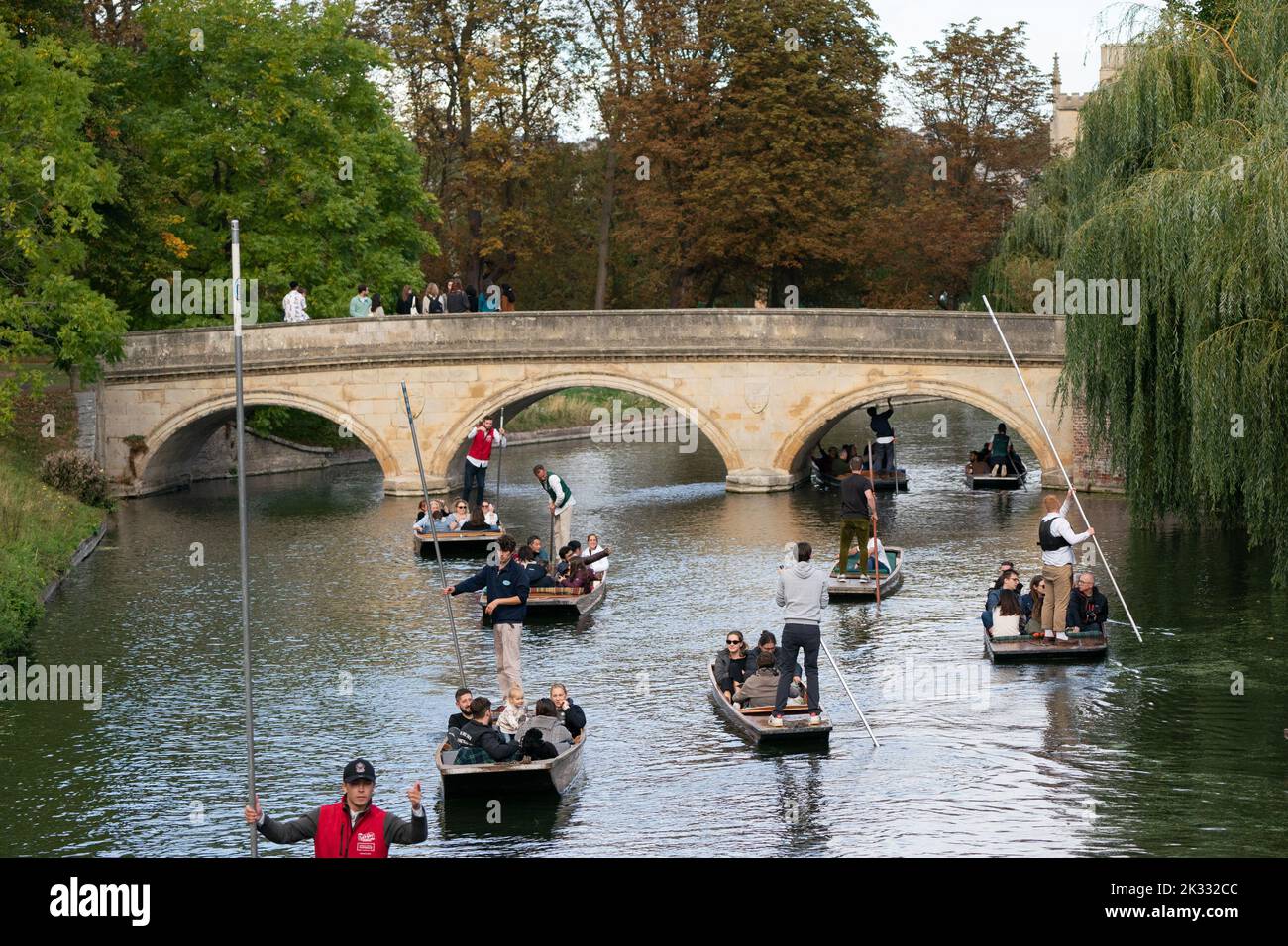 People punt along the River Cam in Cambridge. Picture date: Saturday September 24, 2022. Stock Photo