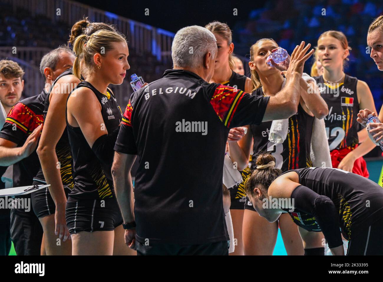 Belgium's head coach Gert Vande Broek talks to his players during a  volleyball game between Belgian national women's team the Yellow Tigers and  Puerto Rico, Saturday 24 September 2022 in Arnhem during