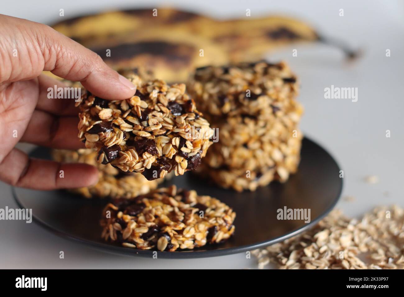 Healthy evening snacks made of rolled oats, pureed ripe plantains and