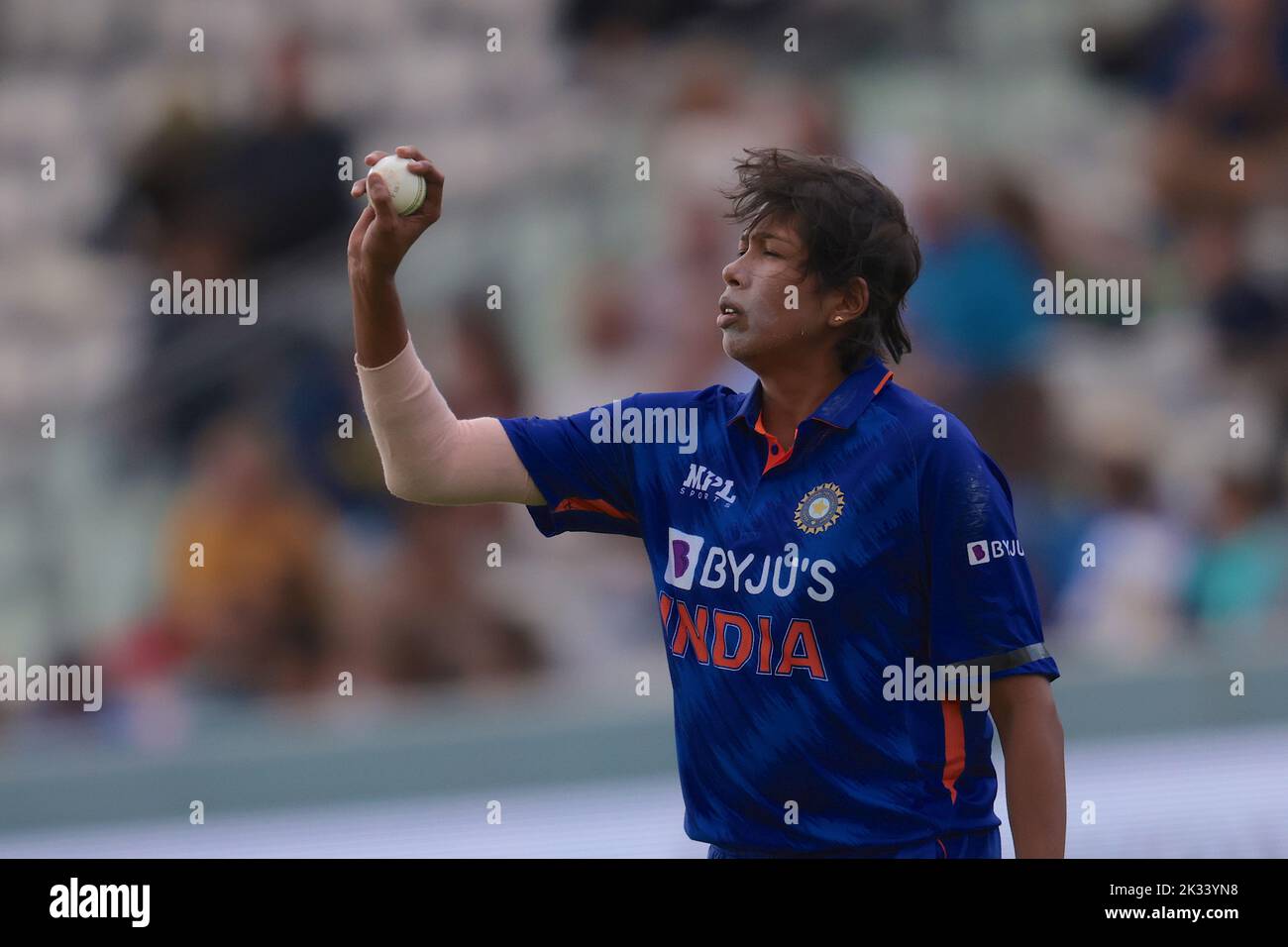 24 September , 2022, London, UK. India’s Jhulan Goswami bowling as England women take on India in the 3rd Royal London One Day International at Lords. David Rowe/Alamy Live News. Stock Photo