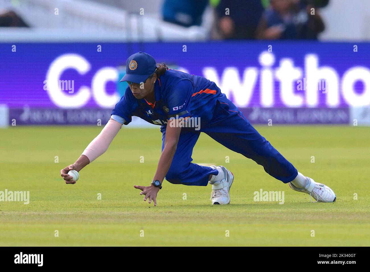 24 September , 2022, London, UK. India’s Jhulan Goswami fielding as England women take on India in the 3rd Royal London One Day International at Lords. David Rowe/Alamy Live News. Stock Photo