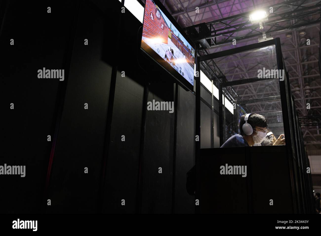Mobile phone gaming booth hi-res stock photography and images - Alamy