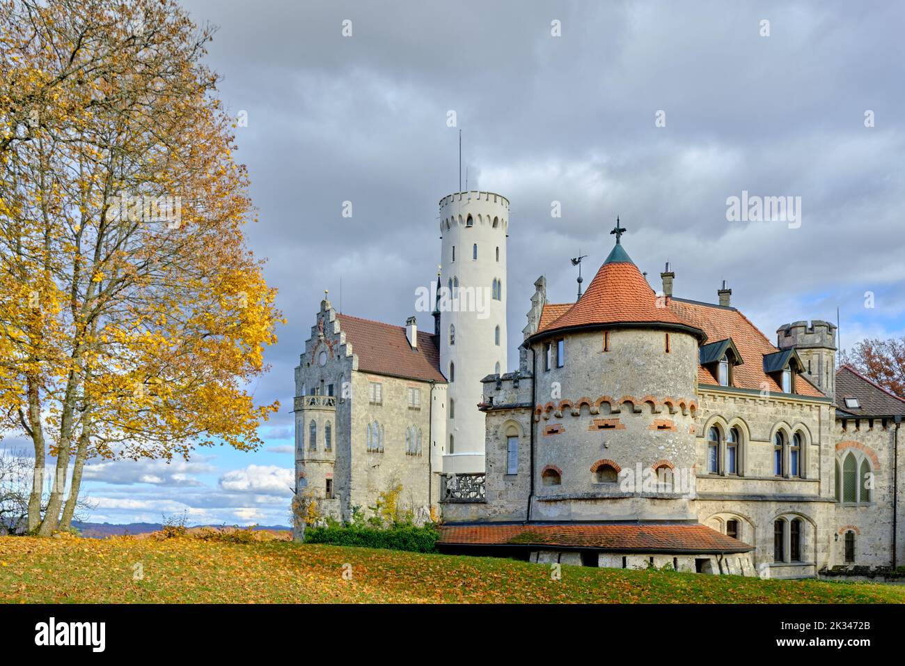 Lichtenstein Castle, a Historicist edifice in neo-Gothic style, overlooking the settlement of Honau, Swabian Jura, Baden-Württemberg, Germany, Europe. Stock Photo