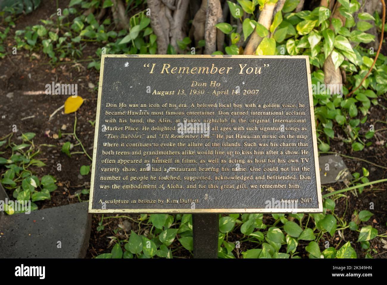 don-ho-statue-info-board-waikiki-beach-honolulu-oahu-hawaii-usa