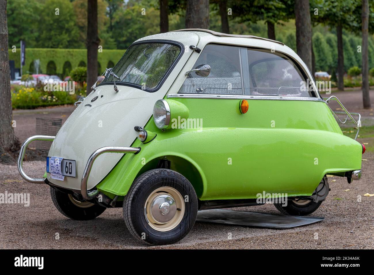 Vintage BMW Isetta 250, Germany 1960, 1-cylinder, 4-stroke, 341 kg, 245 ...