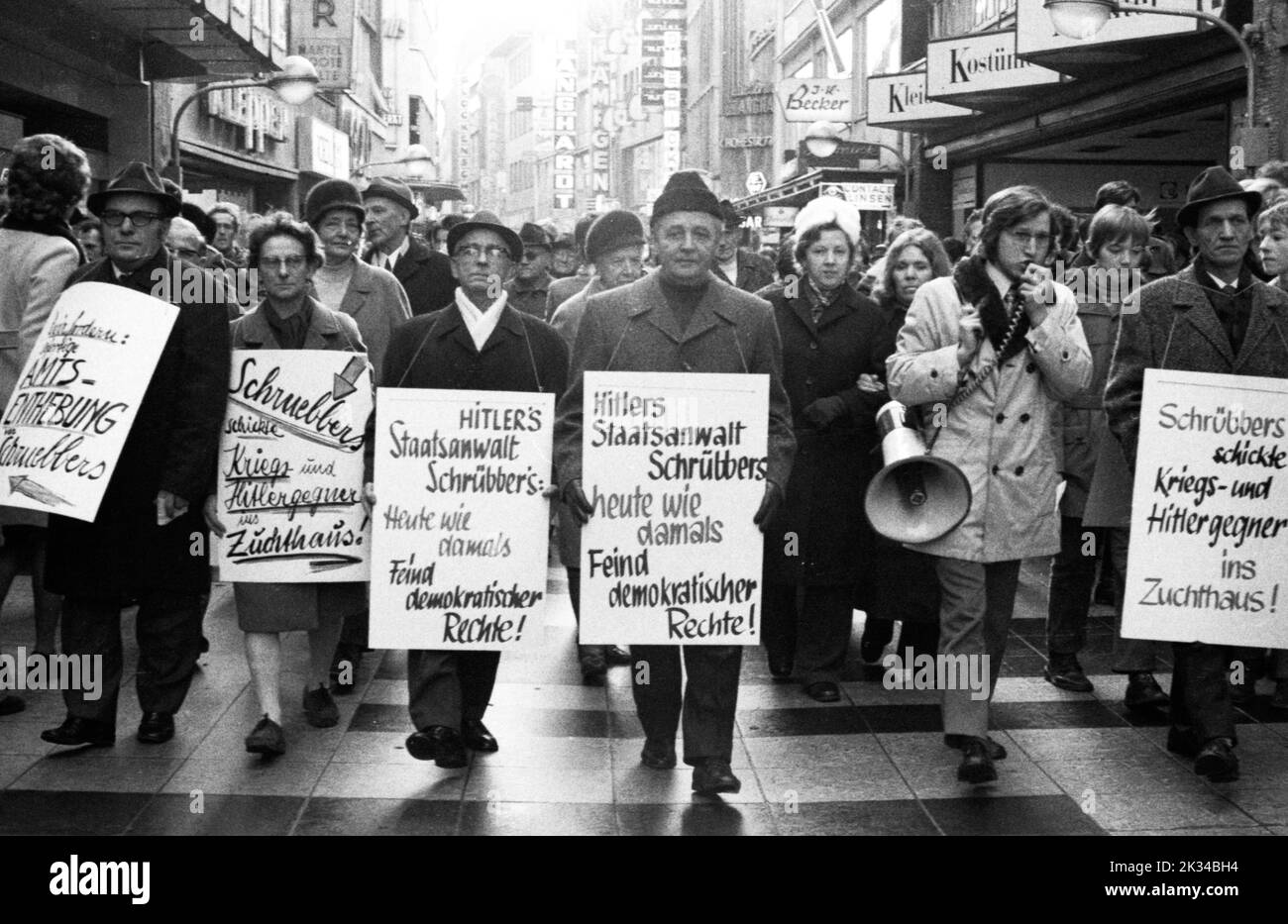 Nazi victims and leftists demonstrated on 2. 2. 1972 in the centre of