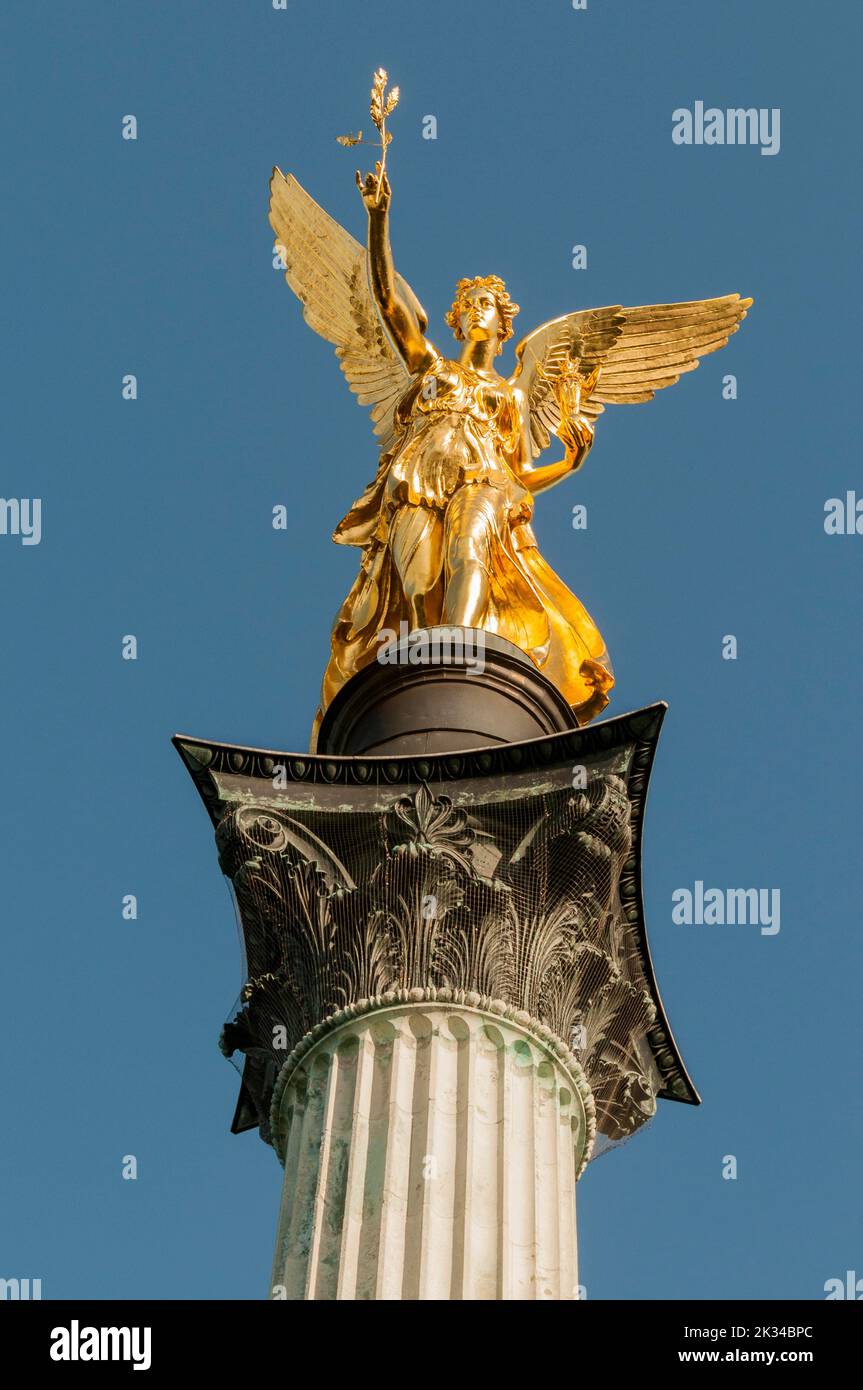 Angel of Peace on Munich's Isarhochufer, image of the Greek goddess Nike, 6 metres high. Prinzregentenstrasse, Bogenhausen district, Munich, Bavaria Stock Photo