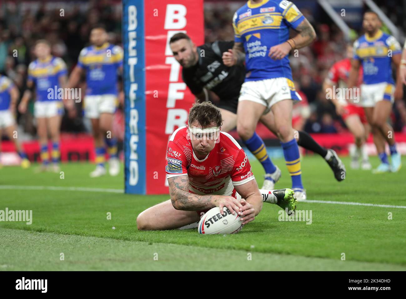 St Helens' Mark Percival scores his side's fourth try of the game during the Betfred Super League Grand Final at Old Trafford, Manchester. Picture date: Saturday September 24, 2022. Stock Photo
