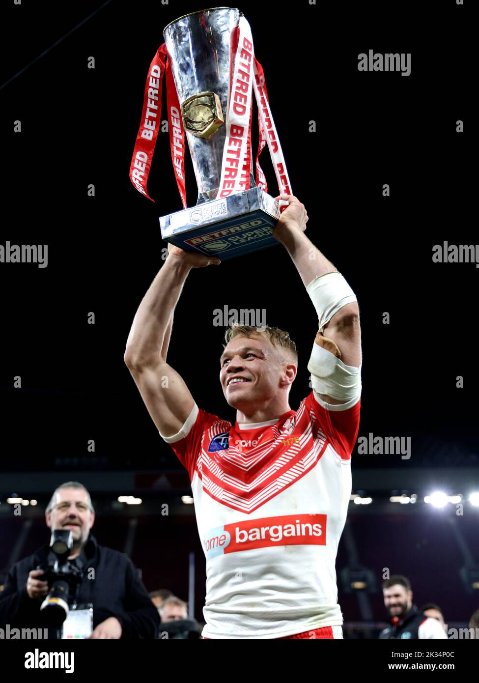 St Helens' Jonny Lomax celebrates with the trophy after victory in the Betfred Super League Grand Final at Old Trafford, Manchester. Picture date: Saturday September 24, 2022. Stock Photo