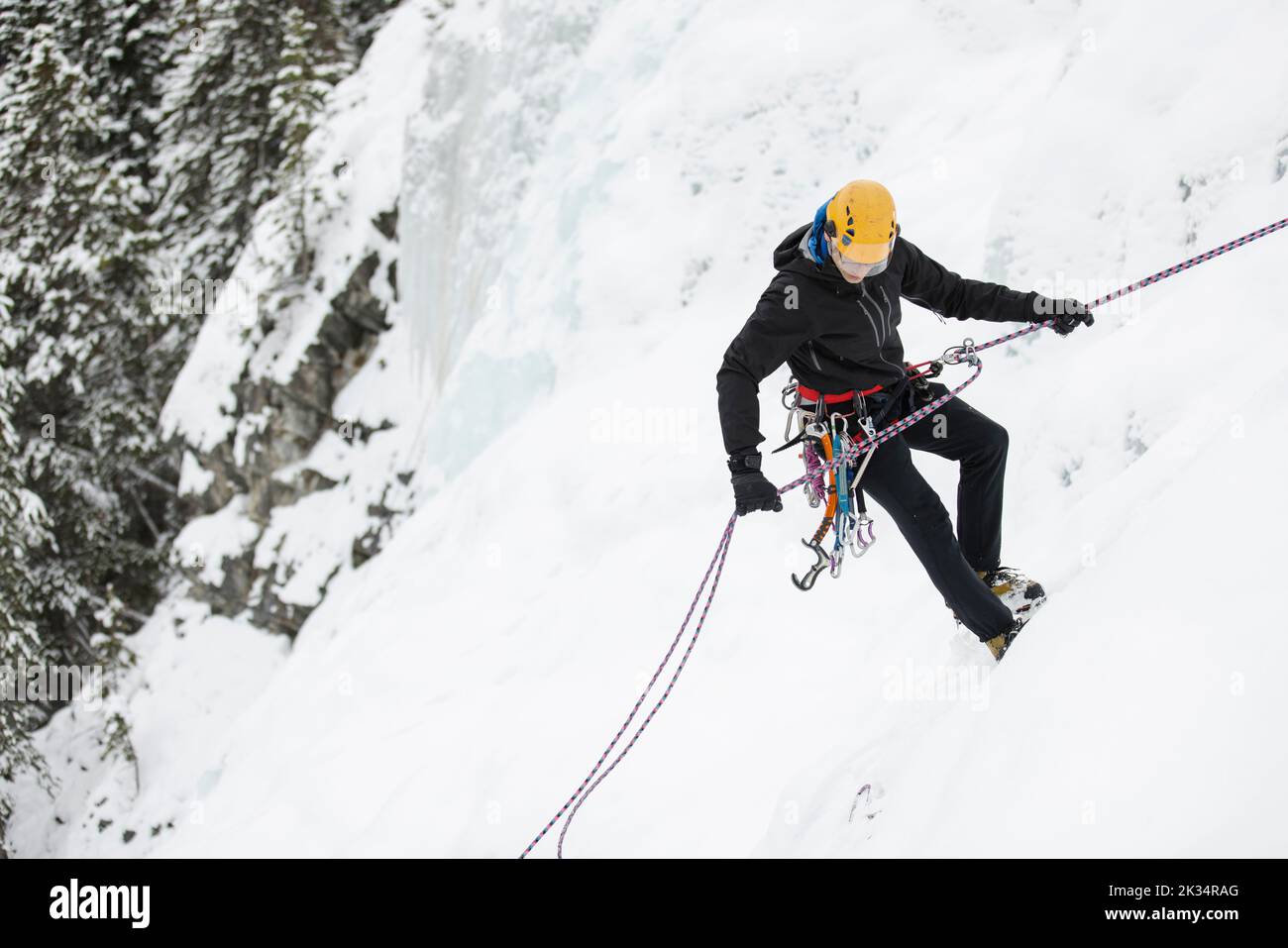 Rope climber hi-res stock photography and images - Alamy