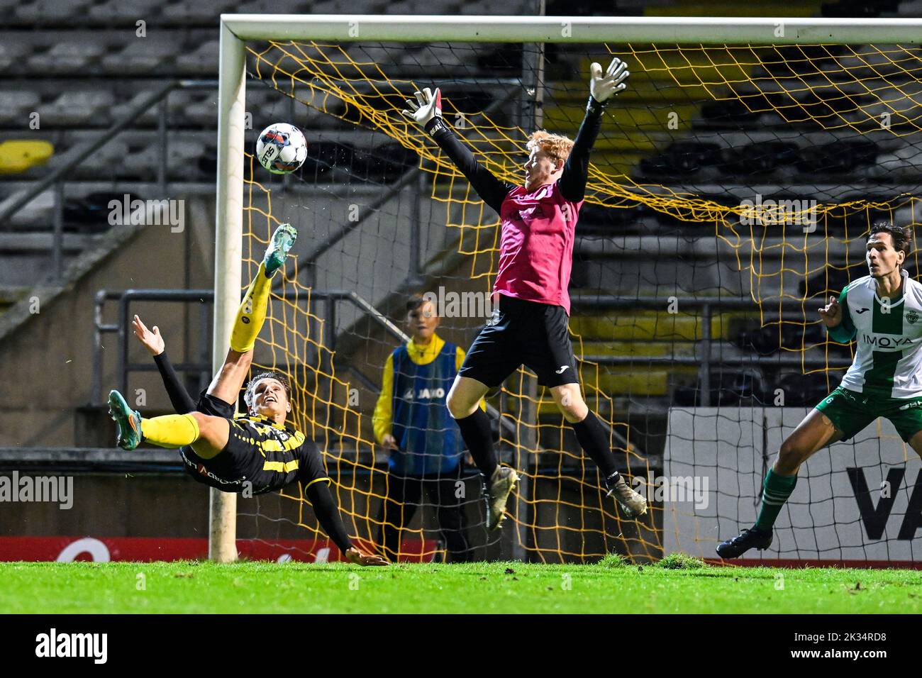 Lierse's Daan Vekemans and Racing's goalkeeper Senne Goossens pictured in action during a soccer game between Lierse Kempenzonen and Koninklijke Racing Club Mechelen, Saturday 24 September 2022 in Lier, in the fifth round of the 'Croky Cup' Belgian cup. BELGA PHOTO TOM GOYVAERTS Stock Photo