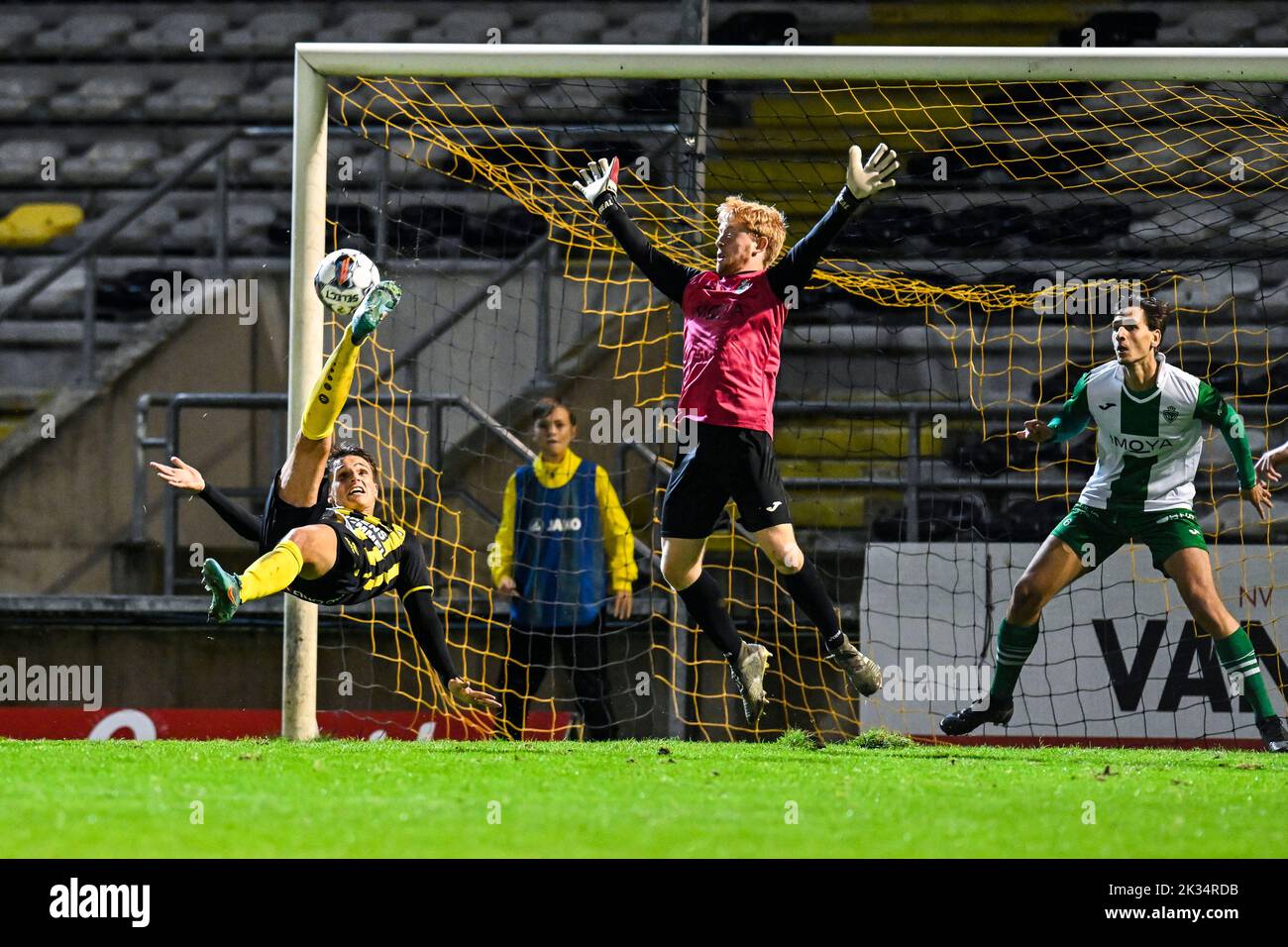 Lierse's Daan Vekemans and Racing's goalkeeper Senne Goossens pictured in action during a soccer game between Lierse Kempenzonen and Koninklijke Racing Club Mechelen, Saturday 24 September 2022 in Lier, in the fifth round of the 'Croky Cup' Belgian cup. BELGA PHOTO TOM GOYVAERTS Stock Photo