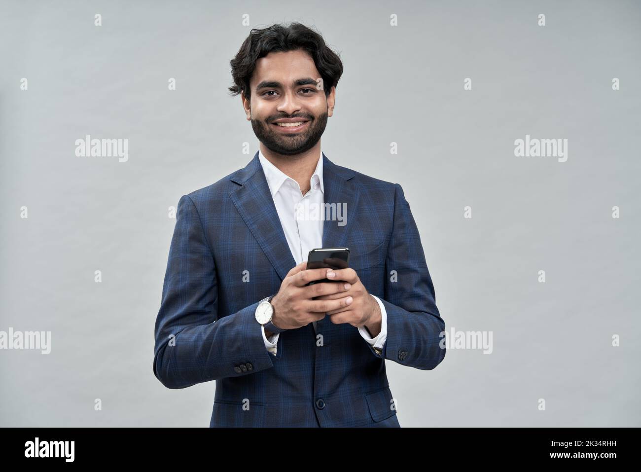 Arab businessman phone hi-res stock photography and images - Alamy