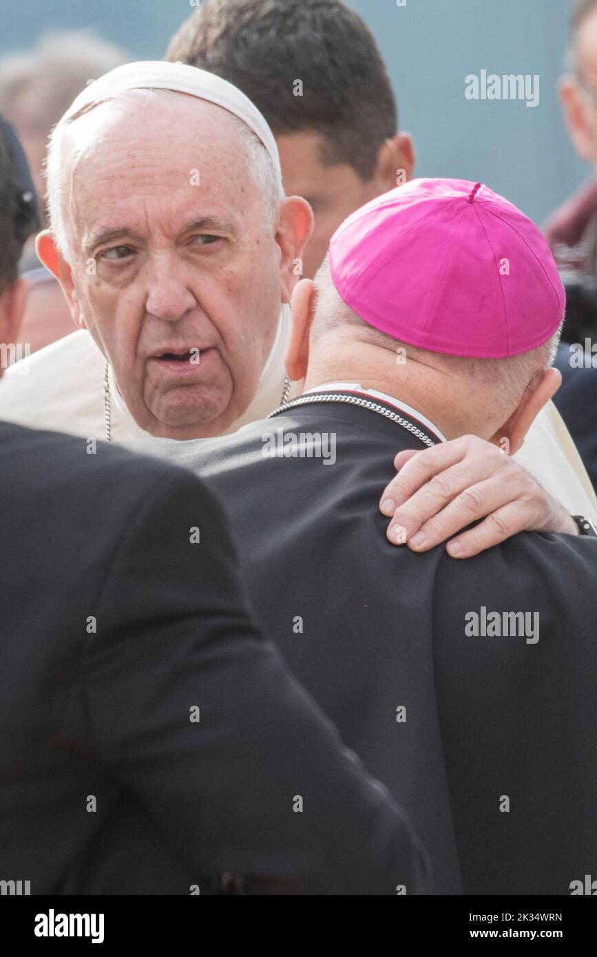 Vatican, Vatican. 24th Sep, 2022. Italy, Assisi, Vatican, 22/09/24 Pope Francis attend the Economy of Francesco (EoF) event EoF is a process called for by the Pope to lay foundations for a new economy. Photograph by Andrea Colarieti /Catholic Press Photo. RESTRICTED TO EDITORIAL USE - NO MARKETING - NO ADVERTISING CAMPAIGNS Credit: Independent Photo Agency/Alamy Live News Stock Photo