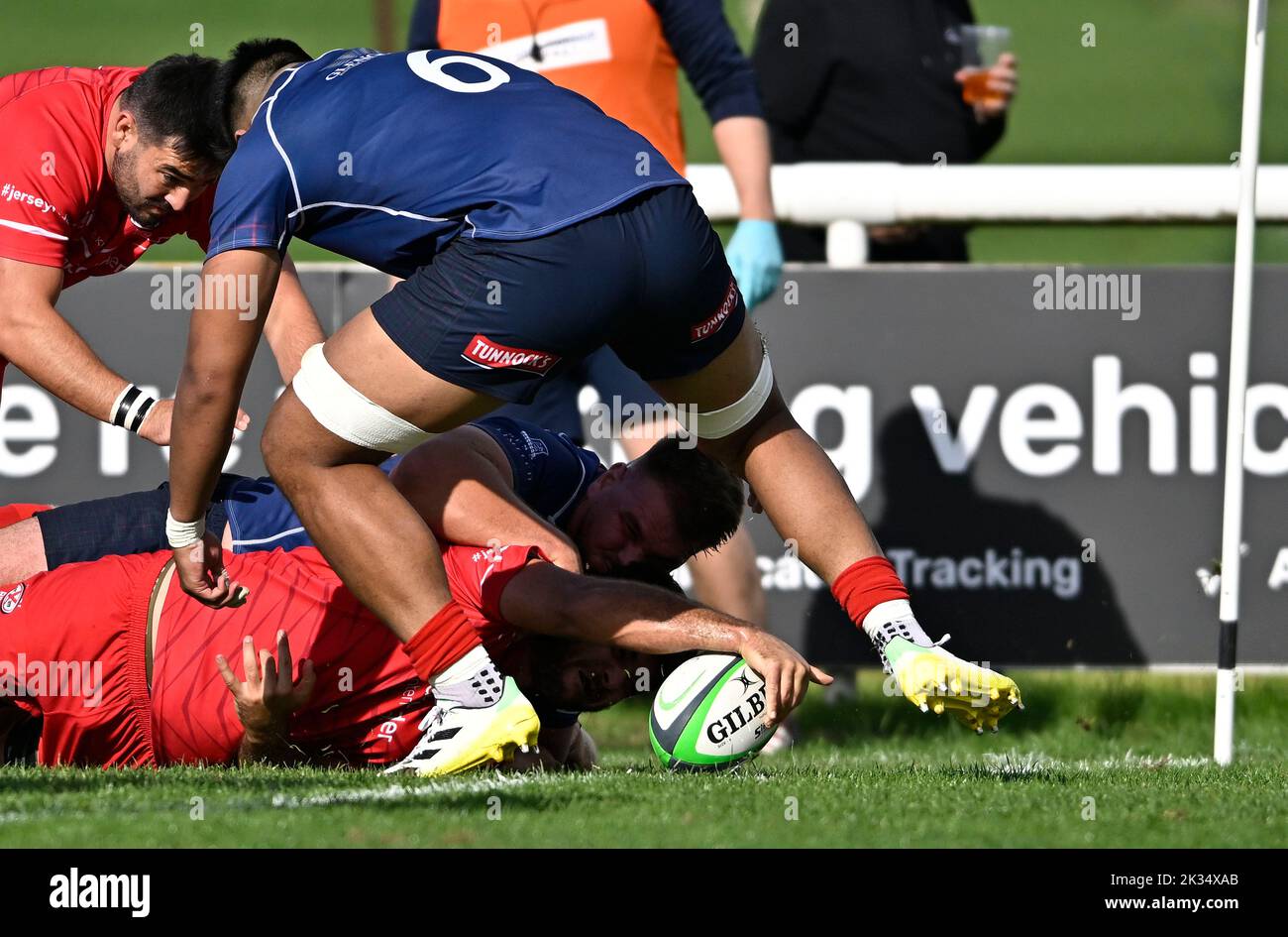 Richmond, United Kingdom. 24th Sep, 2022. Championship Rugby. London Scottish V Jersey Reds. The Richmond Athletic Ground. Richmond. Lewis Wynne (Jersey Reds, captain) stretches to score a try during the London Scottish V Jersey Reds championship rugby match. Credit: Sport In Pictures/Alamy Live News Stock Photo