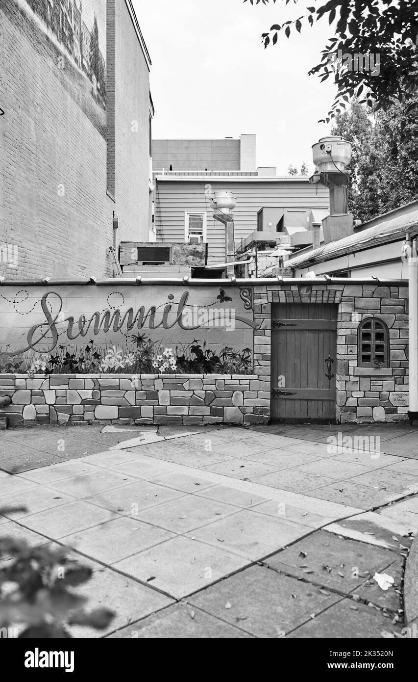 Exterior of building during breakfast at the Summit Diner in Summit, New Jersey, USA. Classic NJ diner from the outside. Stock Photo