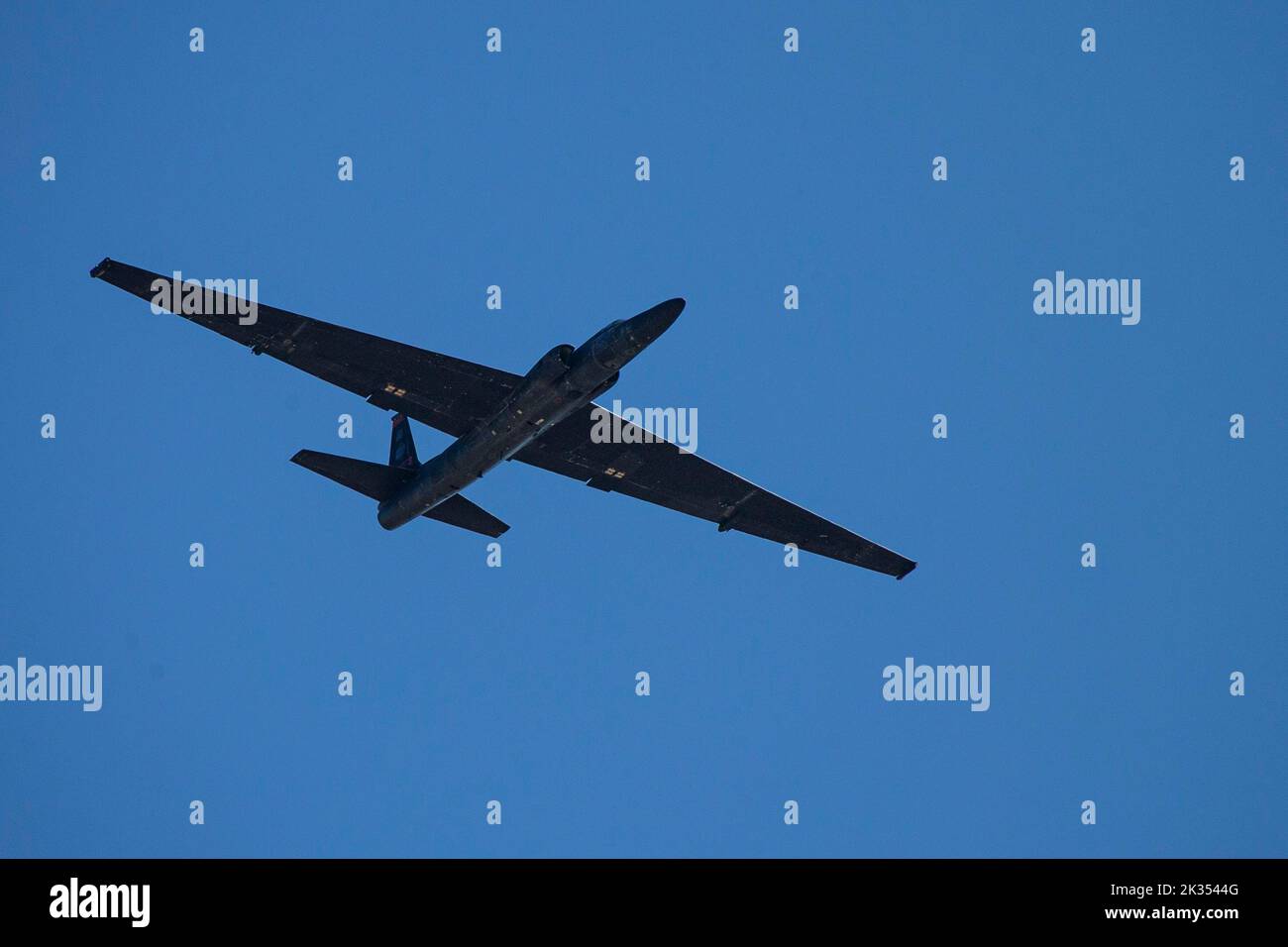 A U.S. Air Force Lockheed U-2, nicknamed Dragon Lady, conducts an aerial demonstration during the 2022 Marine Corps Air Station Miramar Air Show at MCAS Miramar, San Diego, California, Sept. 23, 2022. The U-2, a high-altitude reconnaissance aircraft with U.S. Air Force 9th Reconnaissance Wing, Beale Air Force Base, California, provides day and night, high-altitude, all-weather intelligence-gathering and reaches altitudes above 70,000 feet. The theme for the 2022 MCAS Miramar Air Show, “Marines Fight, Evolve and Win,” reflects the Marine Corps’ ongoing modernization efforts to prepare for futur Stock Photo