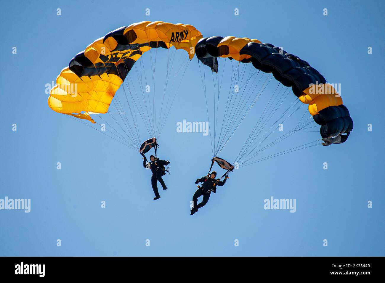 The U.S. Army Parachute Team, nicknamed the Golden Knights, and U.S. Navy Parachute Team, nicknamed the Leap Frogs, conduct an aerial demonstration at the 2022 Marine Corps Air Station Miramar Air Show at MCAS Miramar, California, Sept. 23, 2022. The theme for the 2022 MCAS Miramar Air Show, “Marines Fight, Evolve and Win,” reflects the Marine Corps’ ongoing modernization efforts to prepare for future conflicts. (U.S. Marine Corps photo by Lance Cpl. Zachary Larsen) Stock Photo
