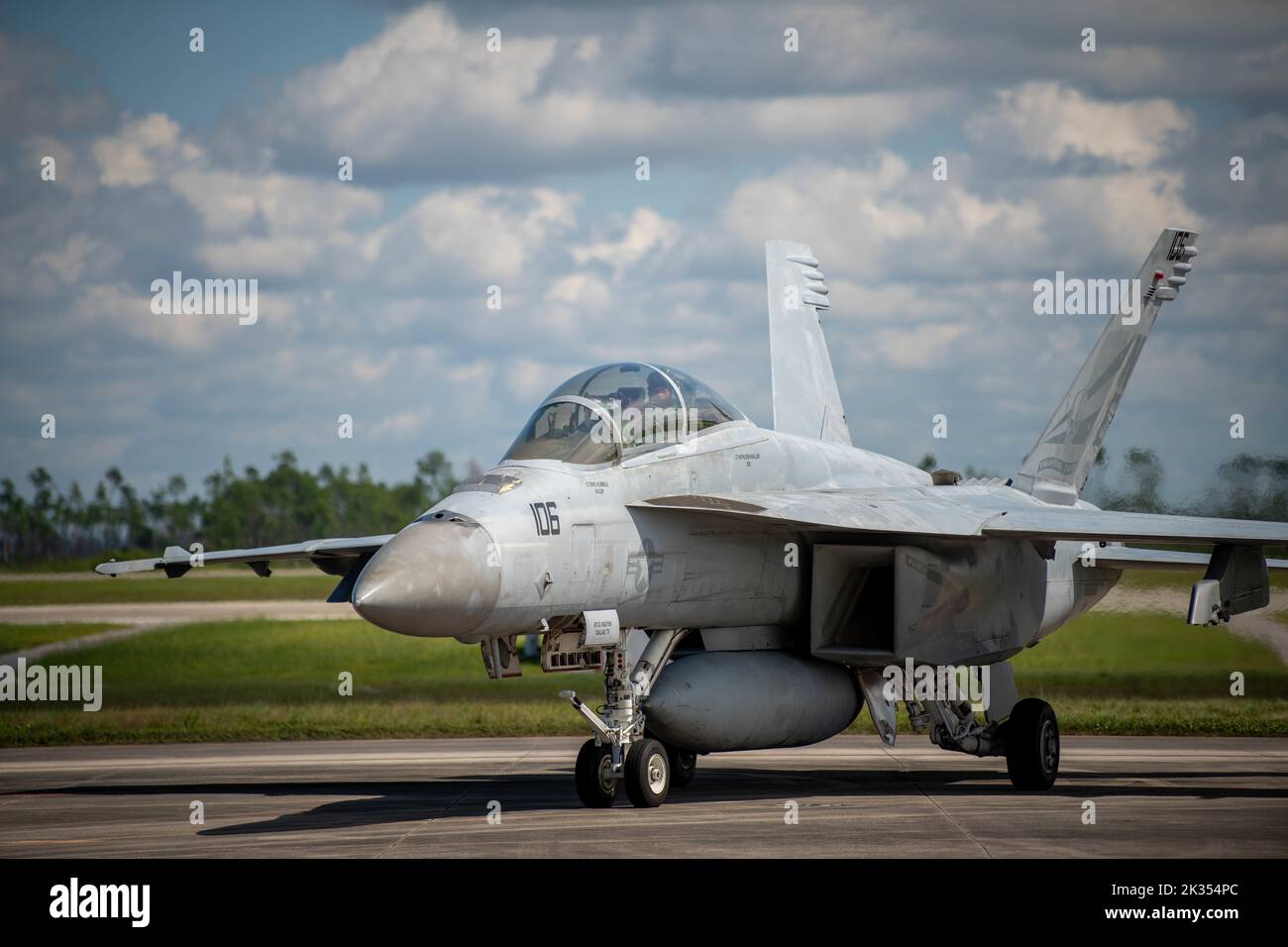 A U.S. Navy F/A-18 Super Hornet assigned to Strike Fighter Squadron (VFA) 2, Naval Air Station Lemoore, California, taxis on the flight line during Weapons System Evaluation Program-East 22.12 at Tyndall Air Force Base, Florida, Sept. 12, 2022. WSEP-E 22.12 is a formal, two-week evaluation exercise designed to test a squadron’s capabilities to conduct live-fire weapons systems during air-to-air combat training missions. (U.S. Air Force photo by Senior Airman Jacob Dastas) Stock Photo