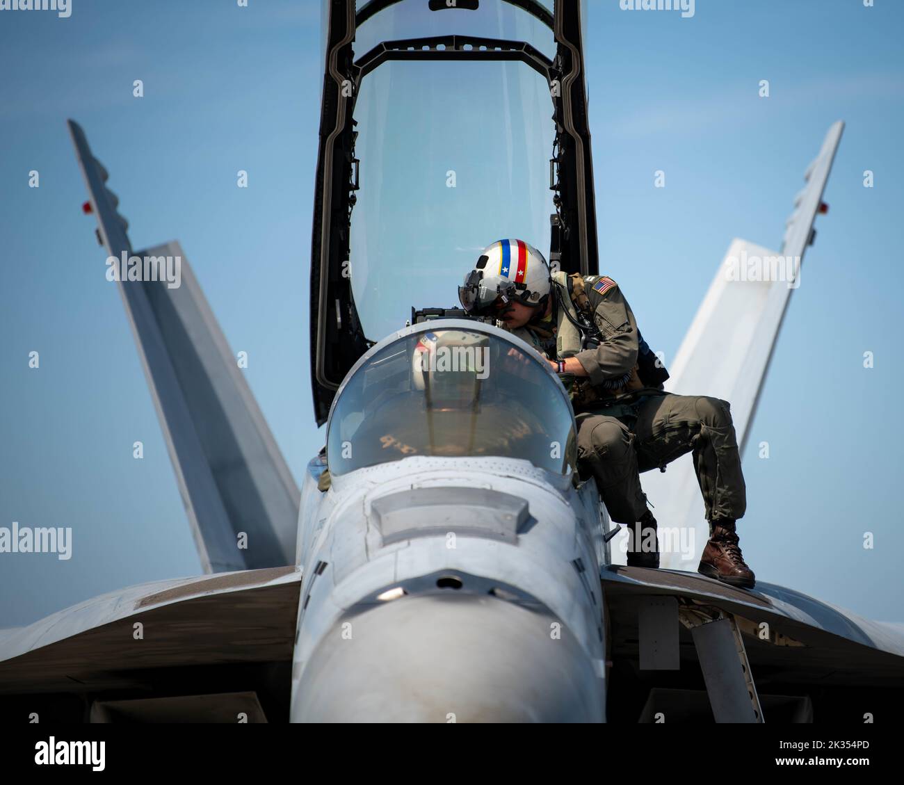 A U.S. Navy pilot with the Strike Fighter Squadron (VFA) 2, Naval Air Station Lemoore, California, exits a F/A-18 Super Hornet during Weapons System Evaluation Program-East 22.12 at Tyndall Air Force Base, Florida, Sept. 12, 2022. WSEP-E 22.12 is a formal, two-week evaluation exercise designed to test a squadron’s capabilities to conduct live-fire weapons systems during air-to-air combat training missions. (U.S. Air Force photo by Senior Airman Jacob Dastas) Stock Photo
