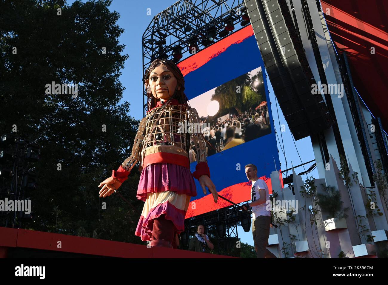 New York, USA. 24th Sep, 2022. Little Amal, a 12ft puppet representing