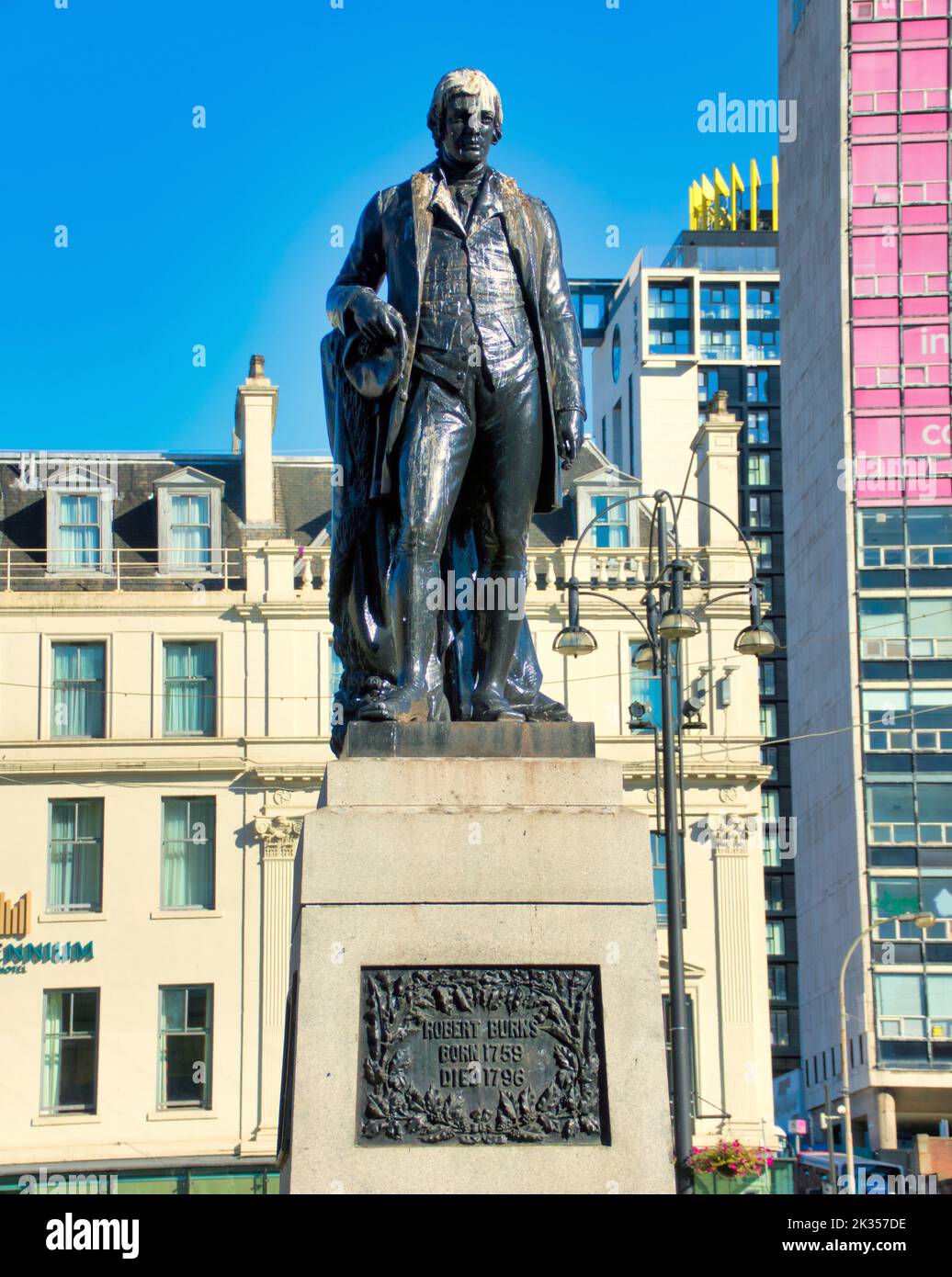 Robert burns statue in George square Glasgow, Scotland, UK Stock Photo