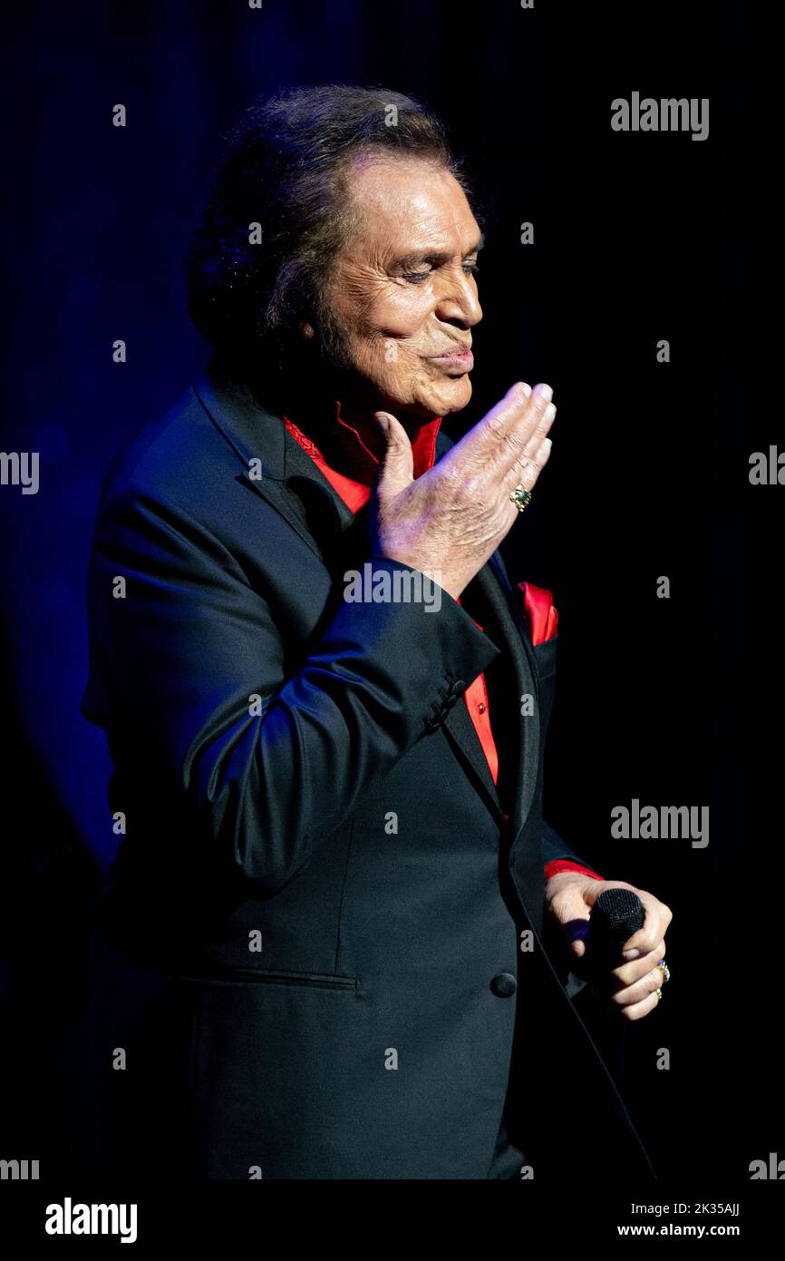 LONDON, ENGLAND Engelbert Humperdinck performs at the London Palladium